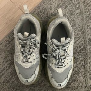 Authentic Balenciaga Trippe S 39